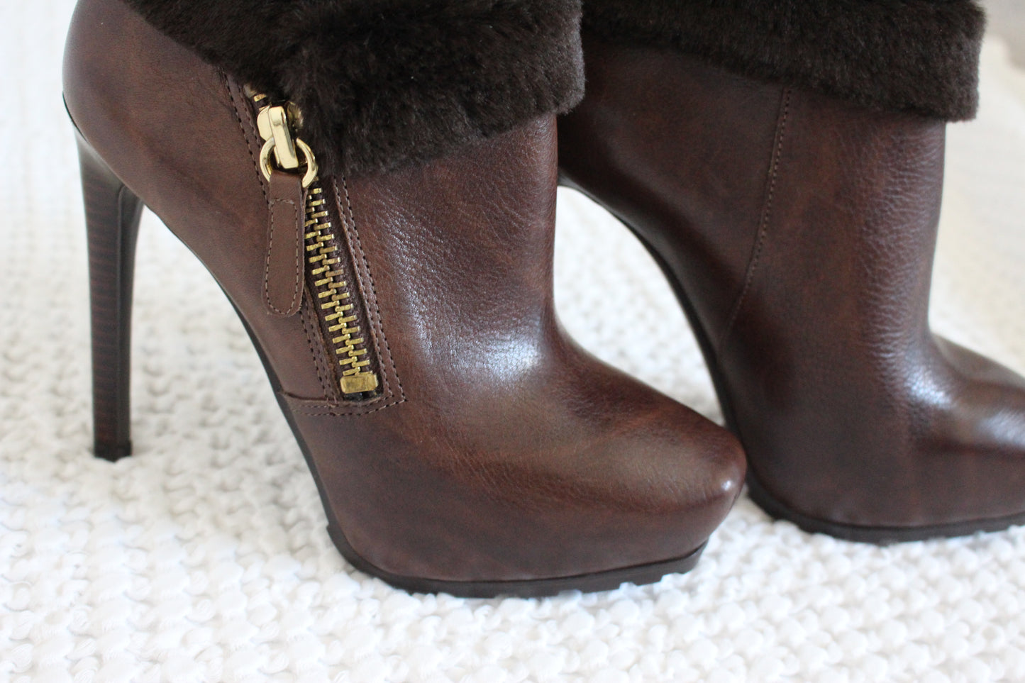 Vintage Guess Brown Leather Ankle Boots with Faux Fur Trim