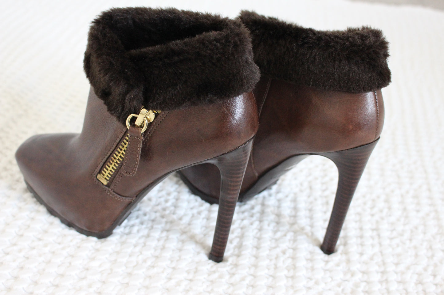 Vintage Guess Brown Leather Ankle Boots with Faux Fur Trim